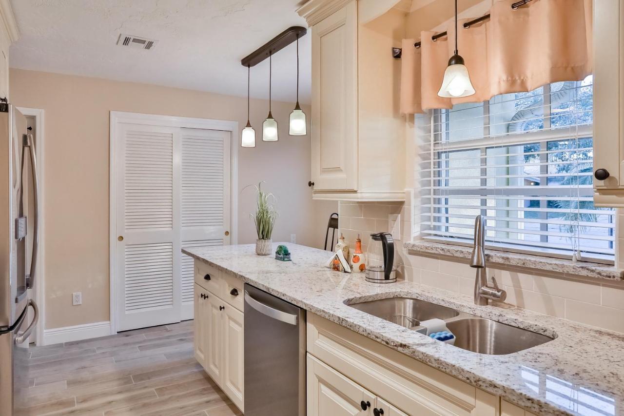 Escape To Honeymoon Island Villa Clearwater Exterior photo